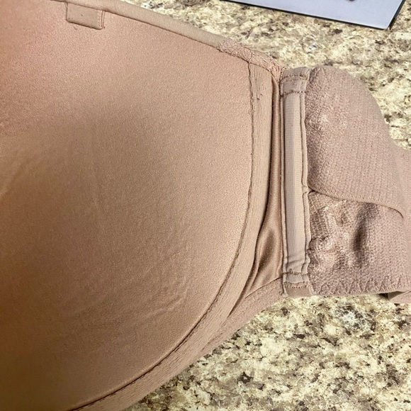 Gently worn Tan Victoria Secret half bra size 38DDD - Picture 2 of 5